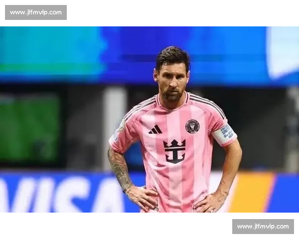 恩里克警示迈阿密战不可松懈:梅西仍是足坛标杆 恩里克警示迈阿密战不可松懈:梅西仍是足坛标杆